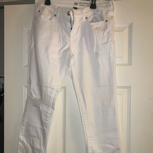 White boyfriend jeans